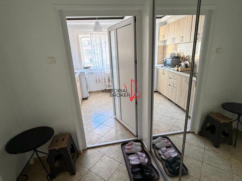 Calea Mosilor Bd Carol Apartamentt renovat,et.3/8 in bloc stradal