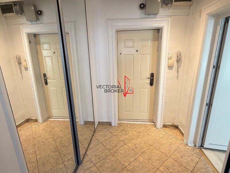 Calea Mosilor Bd Carol Apartamentt renovat,et.3/8 in bloc stradal