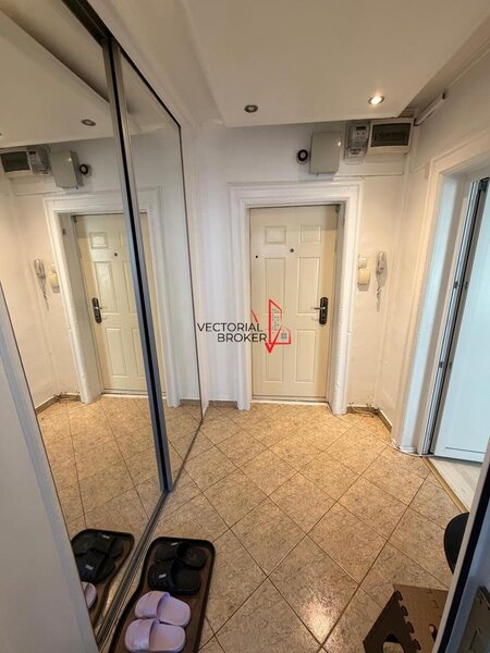 Calea Mosilor Bd Carol Apartamentt renovat,et.3/8 in bloc stradal