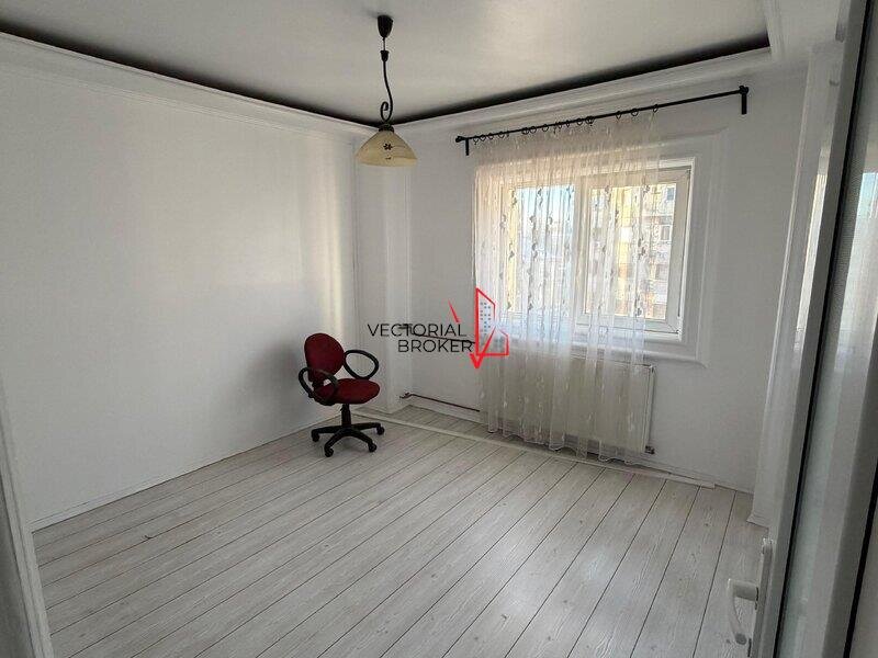 Calea Mosilor Bd Carol Apartamentt renovat,et.3/8 in bloc stradal